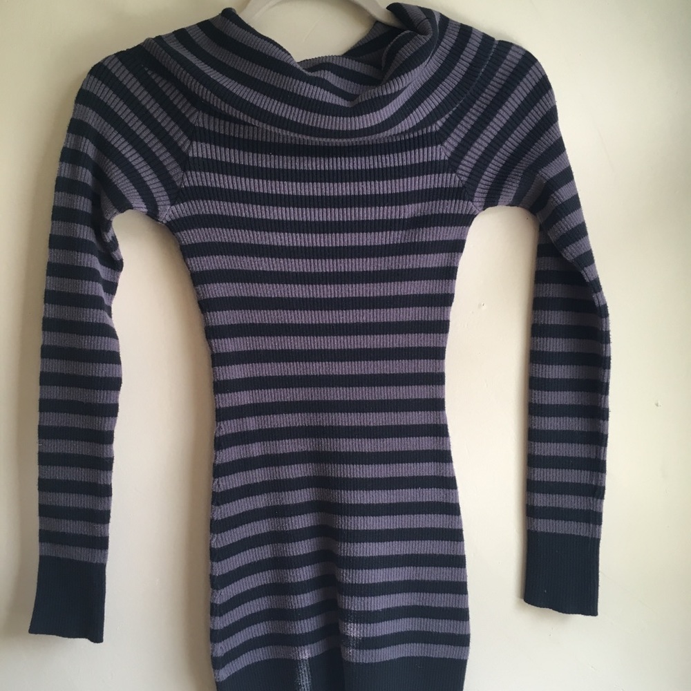 OVER THE SHOULDER WOMENS SWEATER